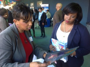 Erika Mack-Dillaber (NMAH) speaking to a Spelman student.