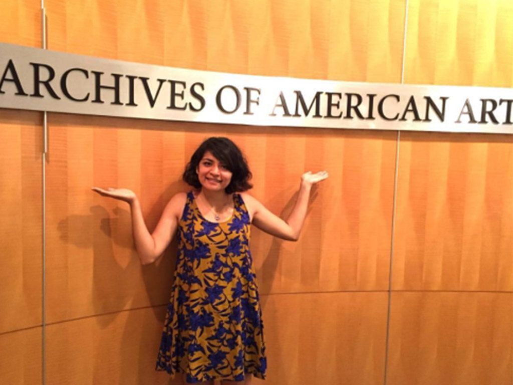 Priscila stands in front of the Archives of American Art entrance.